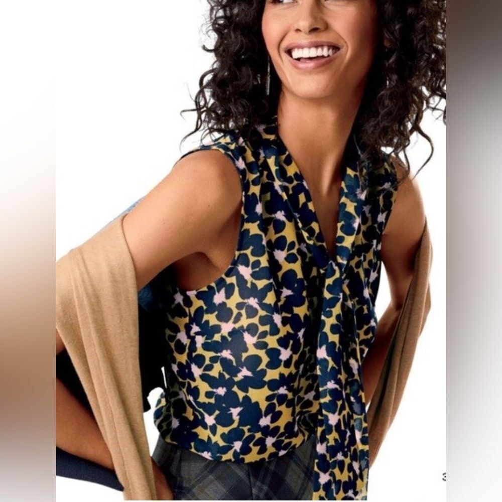 CAbi #3790 Floral Flynn Tie Top Size large